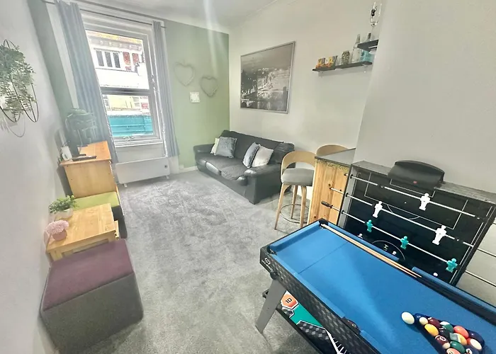 Homely Apartment In The Heart Of Town Centre - Sleeps 6